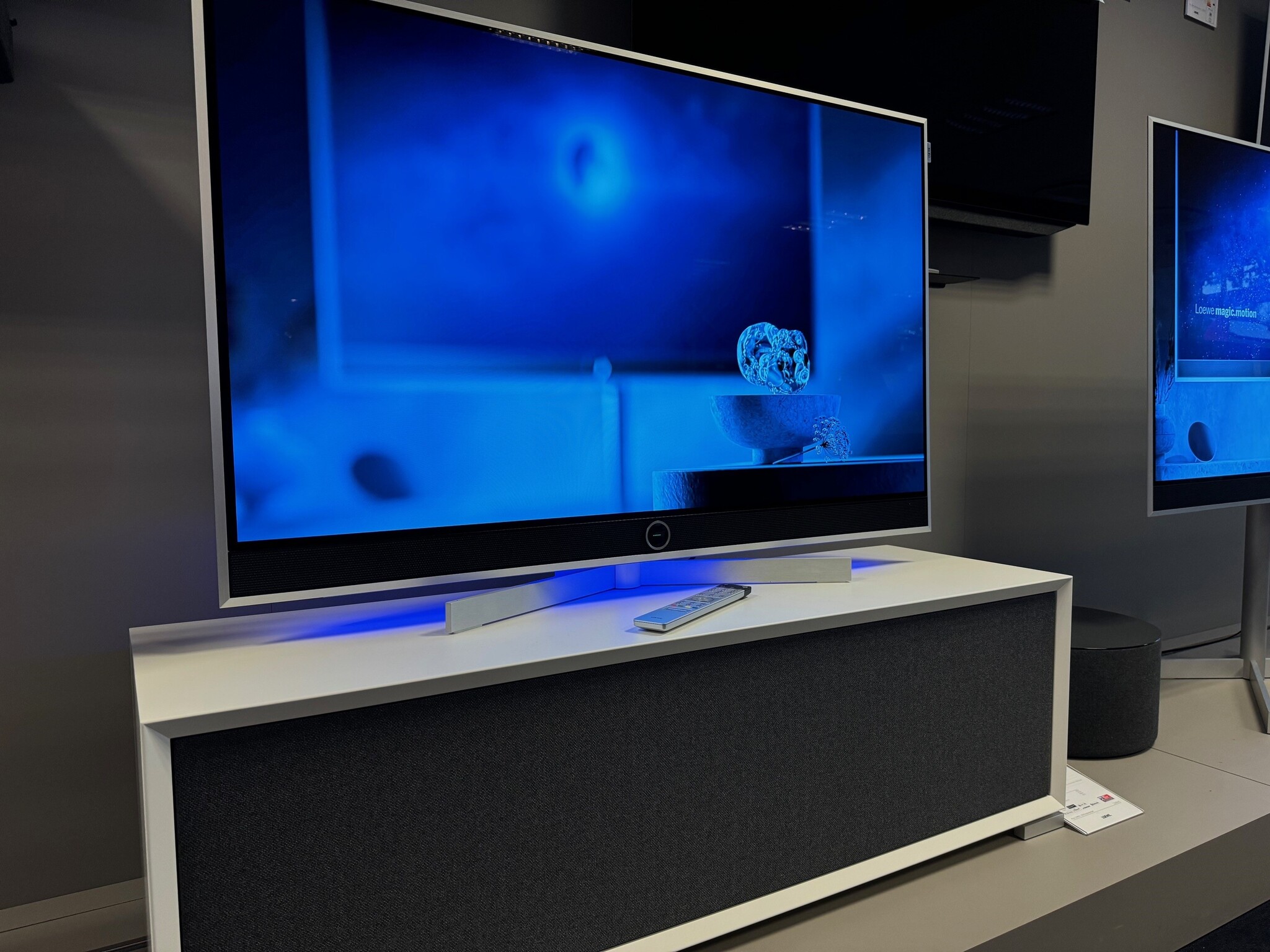 Koop de Loewe Stellar 55 OLED TV bij RTV Stegeman