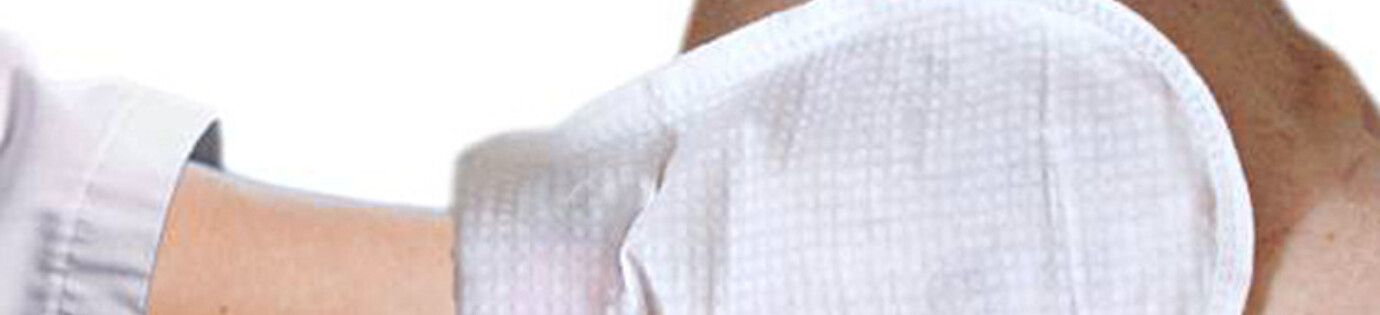 Verzorgend wassen met vochtige washandjes en shampoocaps: de complete gids voor (thuis)zorg