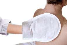 Verzorgend wassen met vochtige washandjes en shampoocaps: de complete gids voor (thuis)zorg