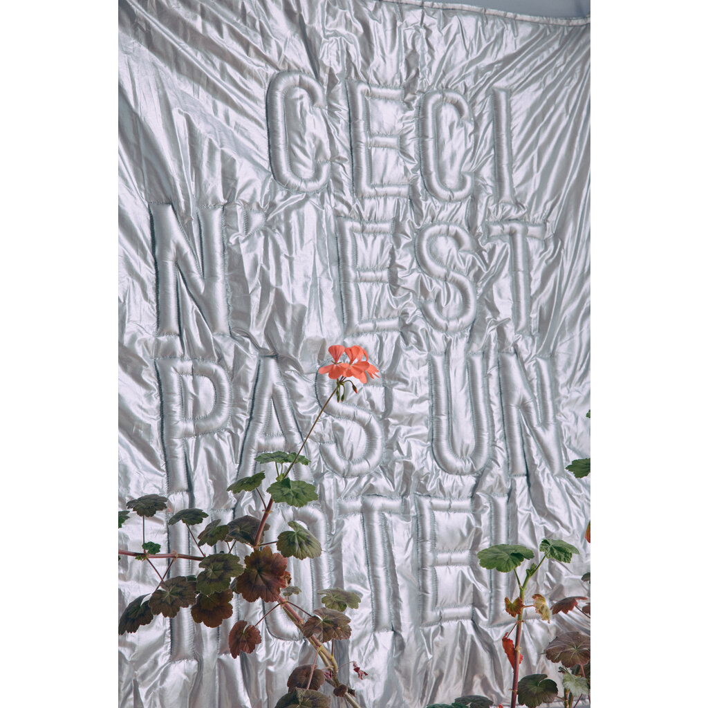 Wall Art "Ceci n'est pas un hotel"