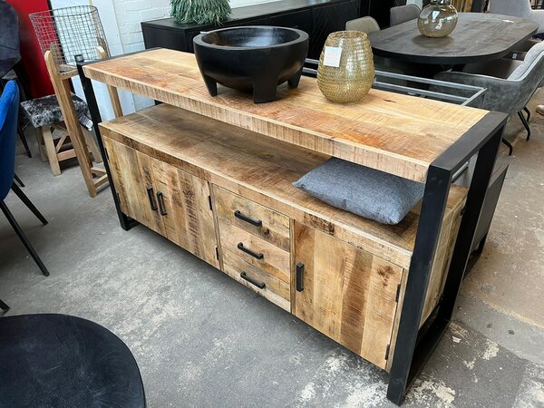 Dressoir New York 170 cm mangohout - Leverbaar begin december Dressoir New York 170 cm mangohout - Leverbaar begin december
