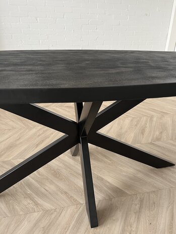 Eettafel Preto ovaal 160 t/m 220 cm zwart mangohout