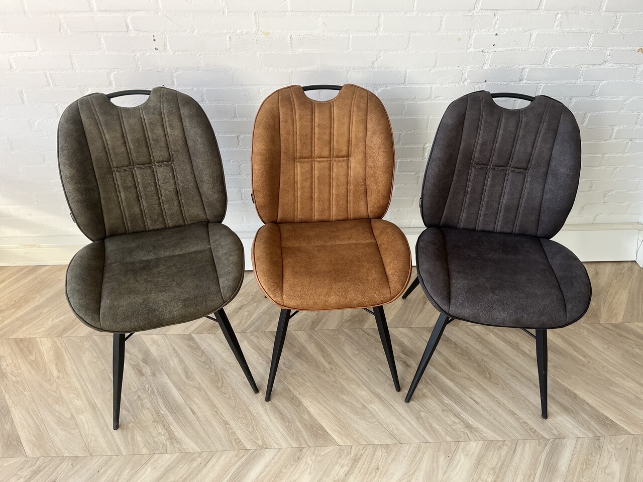 Stoel Shelton - microvezelstof 3 kleuren: cognac, groen en antraciet Stoel Shelton - microvezelstof 3 kleuren: cognac, groen en antraciet