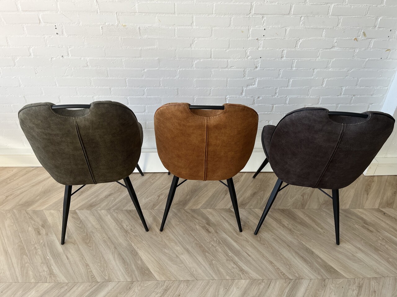 Stoel Shelton - microvezelstof 3 kleuren: cognac, groen en antraciet Stoel Shelton - microvezelstof 3 kleuren: cognac, groen en antraciet