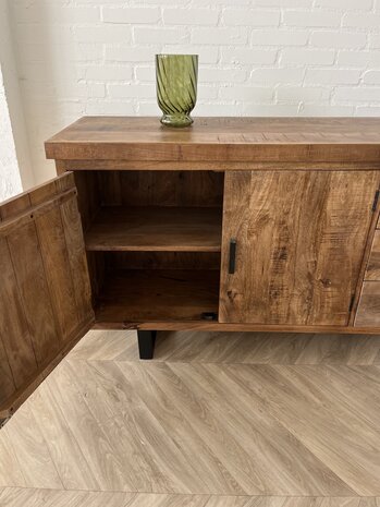 Dressoir Madrid 200 cm mangohout metaal zwart - Leverbaar medio april Dressoir Madrid 200 cm mangohout metaal zwart - Leverbaar medio april