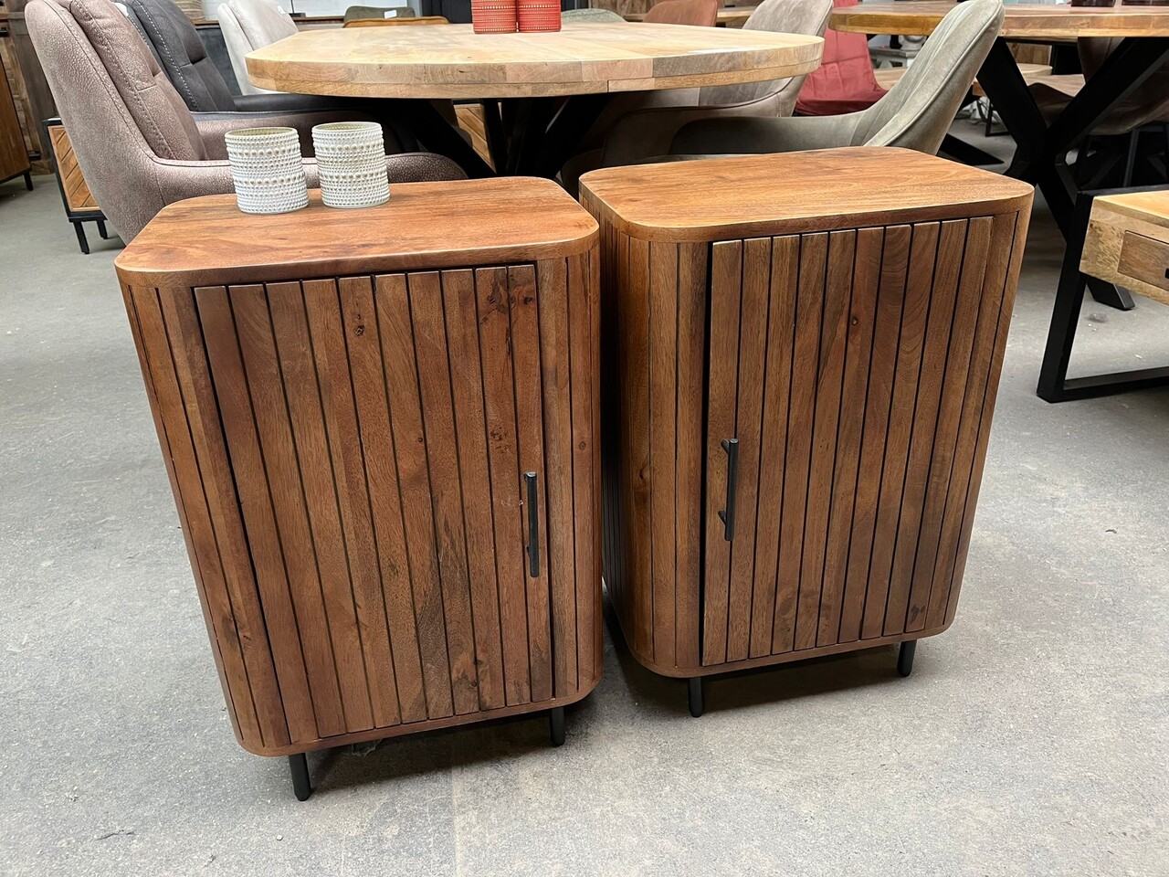 Nachtkastje Finn - set van 2 - mangohout Nachtkastje Finn - set van 2 - mangohout