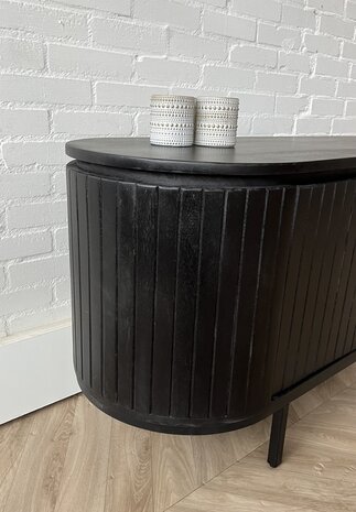 TV meubel Pedrera 140 zwart manghout ribbel - Leverbaar medio juni TV meubel Pedrera 140 zwart manghout ribbel - Leverbaar medio juni