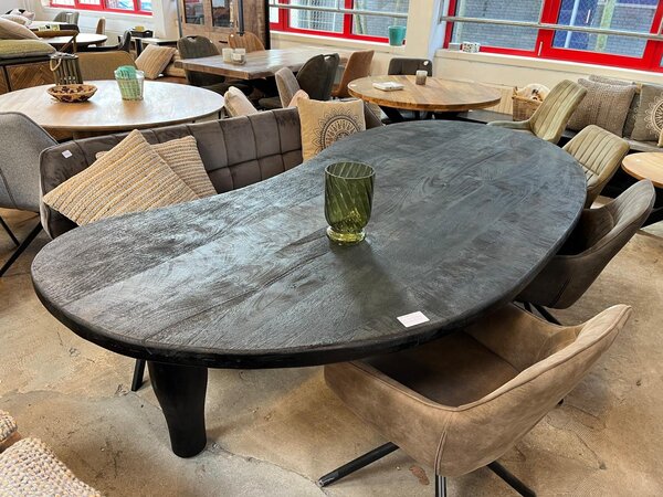 Eettafel zwart organisch 240cm