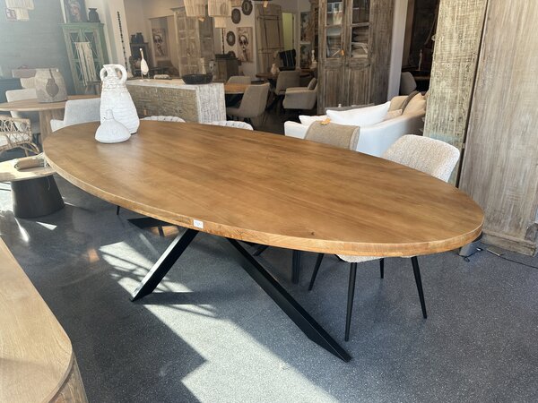 Eettafel Denia ovaal 260 t/m 300cm Eettafel Denia ovaal 260 t/m 300cm