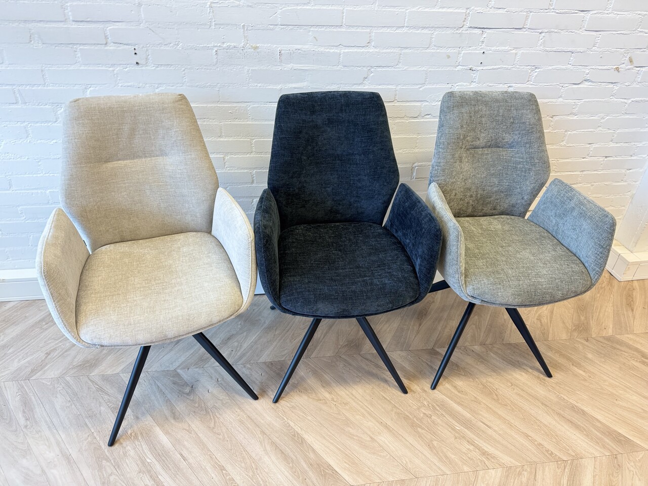 Eetkamerstoel Pascal - draaibaar - 3 kleuren Eetkamerstoel Pascal - draaibaar - 3 kleuren