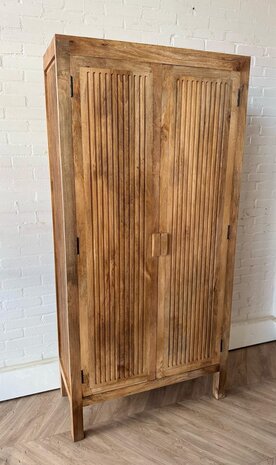 Dichte kast massief mangohout ribbel Dichte kast massief mangohout ribbel