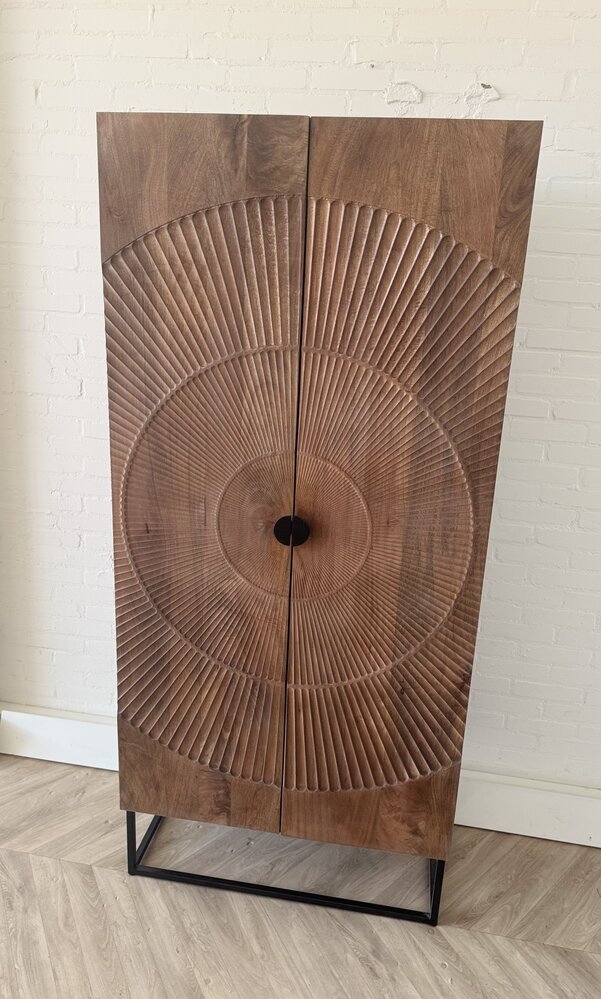 Kast Altea carved - bruin en zwart ingelegd mangohout Kast Altea carved - bruin en zwart ingelegd mangohout