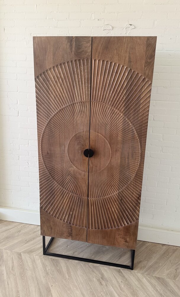 Kast Altea Carved | Mangohout Bruin - Leverbaar v.a. 26 oktober Kast Altea Carved | Mangohout Bruin - Leverbaar v.a. 26 oktober
