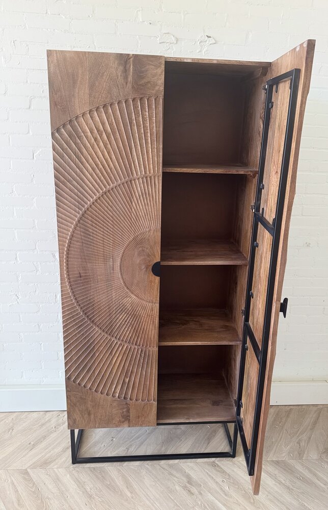 Kast Altea carved - bruin en zwart ingelegd mangohout Kast Altea carved - bruin en zwart ingelegd mangohout