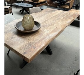 Eettafel Boomstam 140 t/m 200cm Eettafel Boomstam 140 t/m 200cm