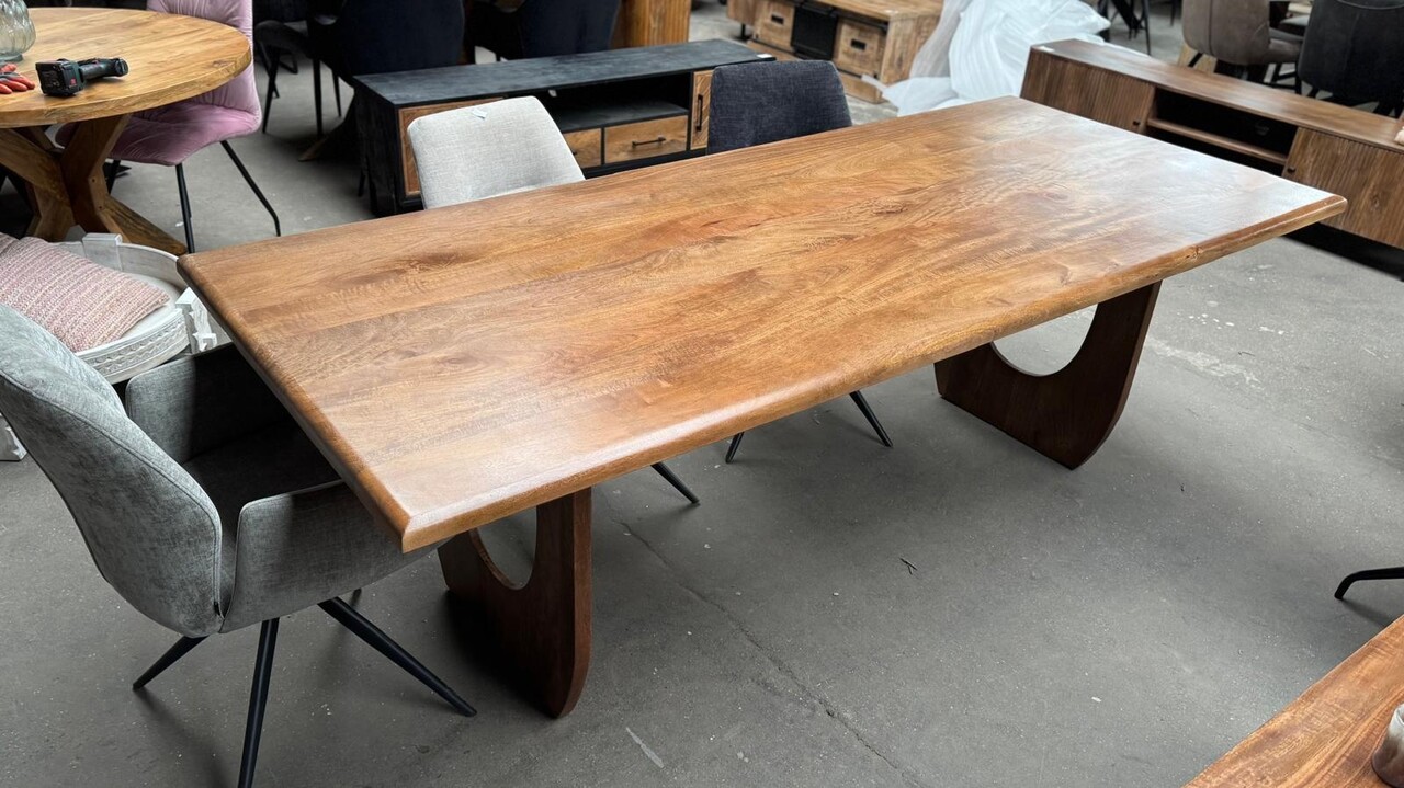 Eettafel Aseri Nieuw 240 cm mangohout Eettafel Aseri Nieuw 240 cm mangohout