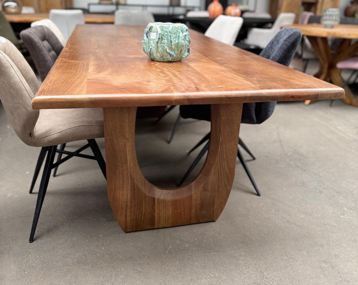 Eettafel Aseri Nieuw 240 cm mangohout Eettafel Aseri Nieuw 240 cm mangohout