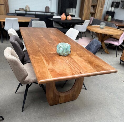 Eettafel Aseri Nieuw 240 cm mangohout Eettafel Aseri Nieuw 240 cm mangohout
