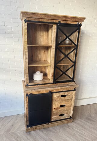 Buffetkast Bilbao 100 cm | Mangohout | Industriële kast met zwart metalen deuren Buffetkast Bilbao 100 cm | Mangohout | Industriële kast met zwart metalen deuren