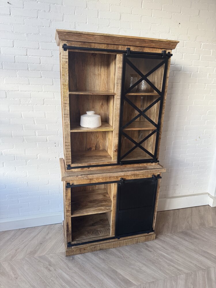 Buffetkast Bilbao 100 cm | Mangohout | Industriële kast met zwart metalen deuren Buffetkast Bilbao 100 cm | Mangohout | Industriële kast met zwart metalen deuren