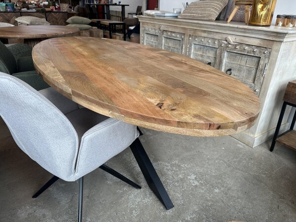 Eettafel ovaal; 160, 180 en 210 cm Mangohout matrix zwart Eettafel ovaal; 160, 180 en 210 cm Mangohout matrix zwart