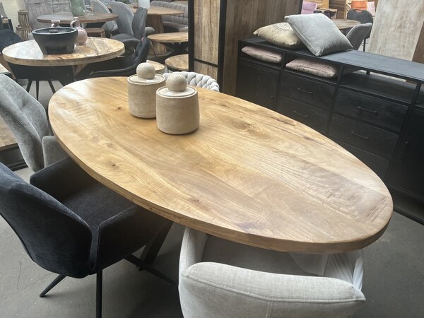 Eettafel Denia ovaal 160 t/m 210 cm mangohout Eettafel Denia ovaal 160 t/m 210 cm mangohout