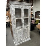 Vitrinekast oud hout 2 deurs glaskast