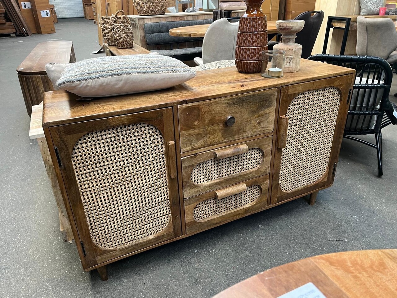 Livingfurn Dressoir June/ Ibiza mangohout rotan Livingfurn Dressoir June/ Ibiza mangohout rotan