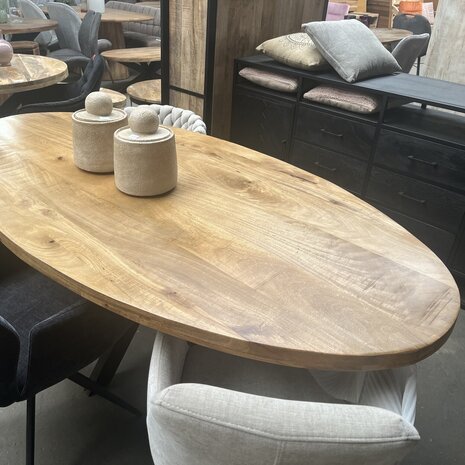 Eettafel Denia ovaal 210cm