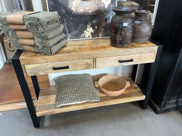 Wandtafel / sidetable Britt 120 cm mangohout metaal zwart Wandtafel / sidetable Britt 120 cm mangohout metaal zwart