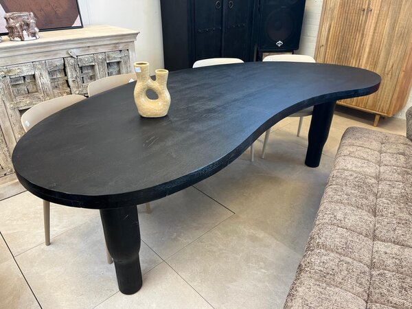 Eettafel zwart organisch 240cm