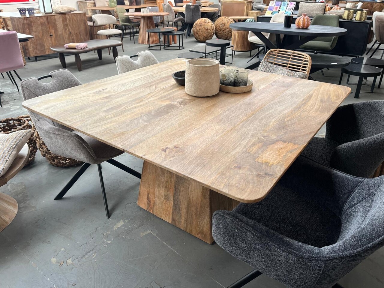 Eettafel vierkant 140cm