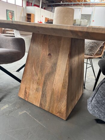 Eettafel vierkant 140cm