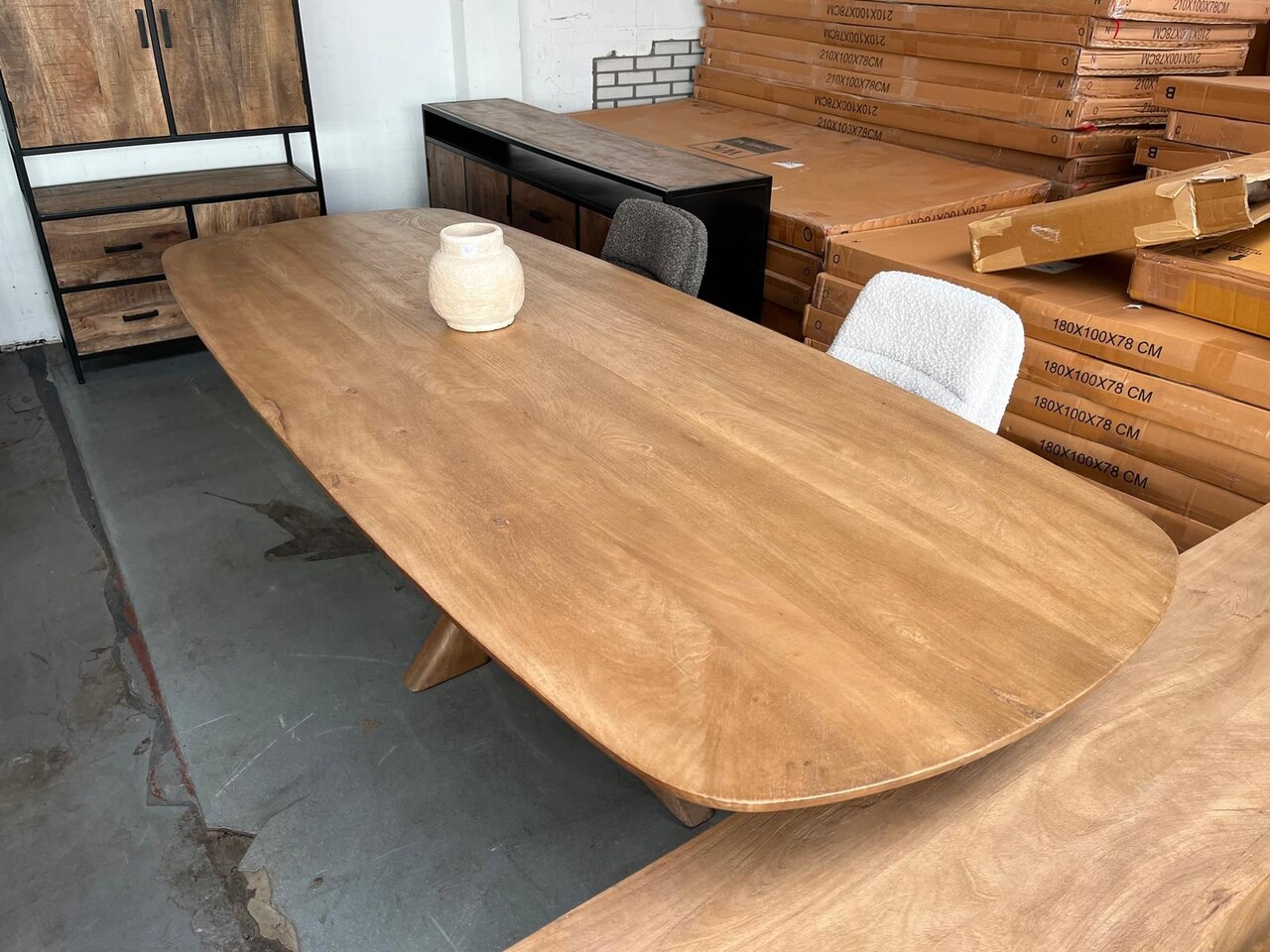 Livingfurn eettafel deens ovaal montreaux mangohout