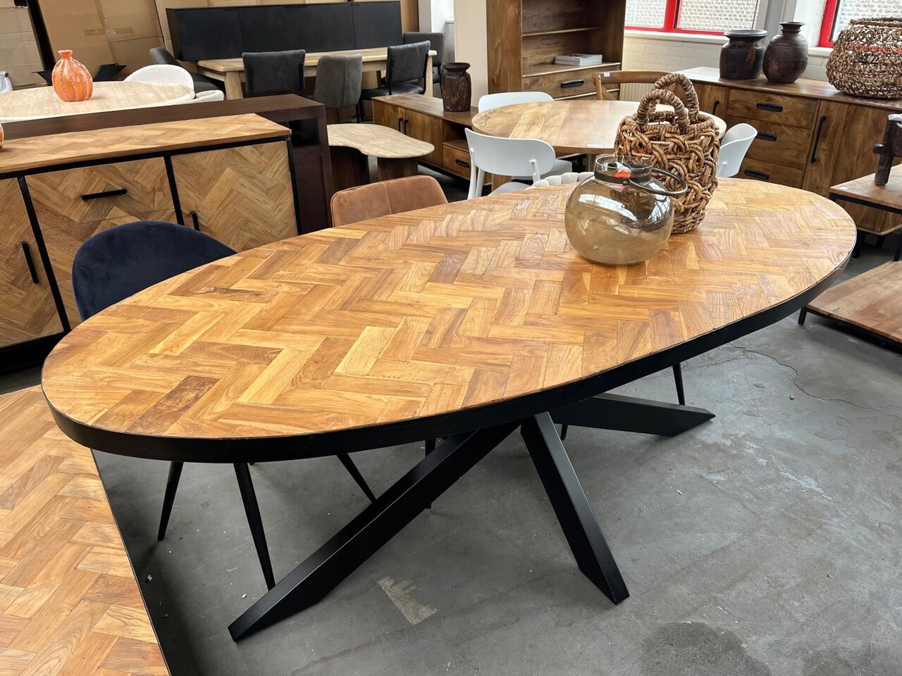 Livingfurn Eettafel Accent Ovaal | Visgraat Teakhout 210 cm