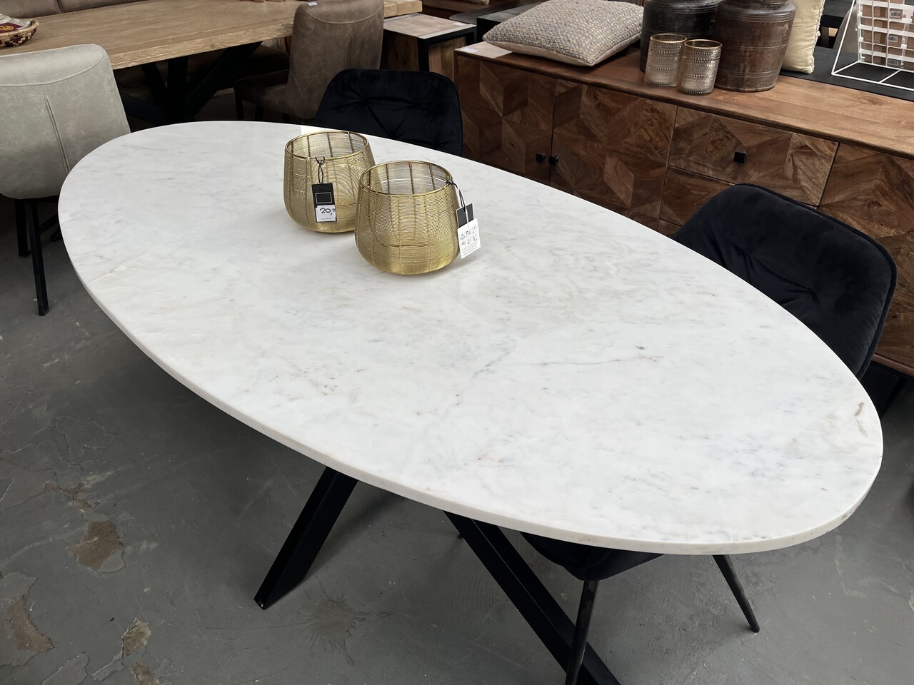 Livingfurn Eettafel ovaal wit marmer Jacky matrix zwart