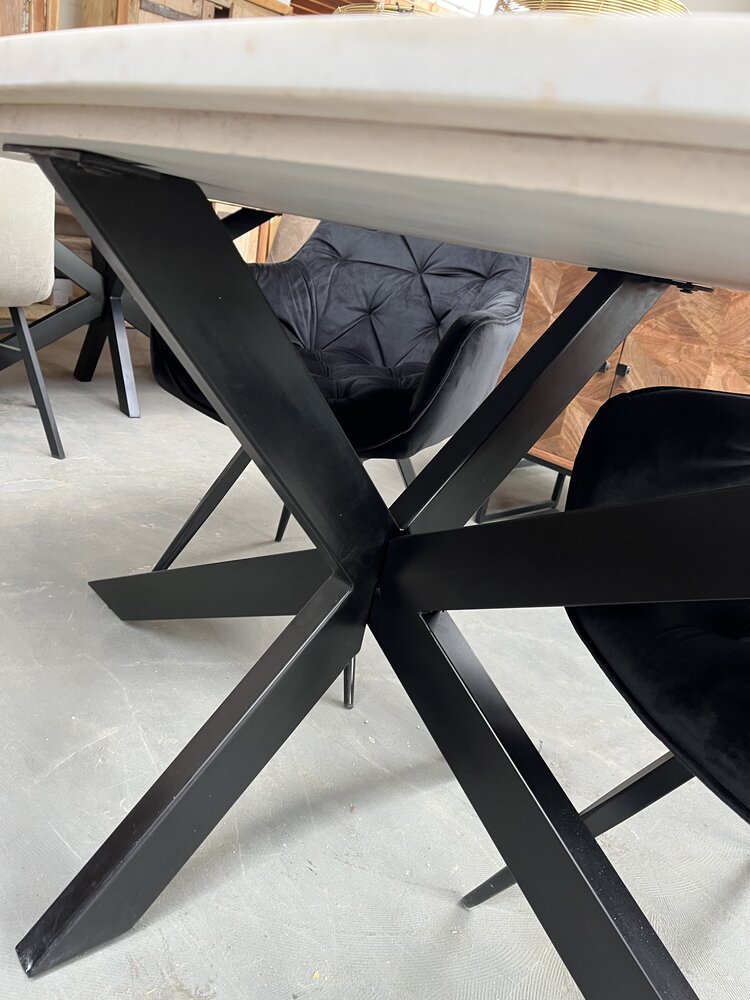 Livingfurn Eettafel ovaal wit marmer Jacky matrix zwart