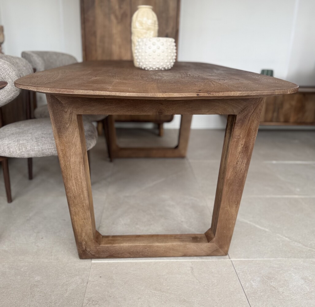Eettafel Deens Ovaal | Houten Poot | Mangohout | 200 en 270 cm Eettafel Deens Ovaal | Houten Poot | Mangohout | 200 en 270 cm