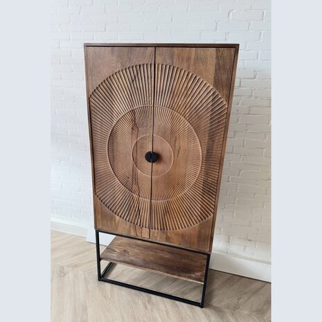 Kast Altea carved mangohout bruin - Leverbaar begin oktober Kast Altea carved mangohout bruin - Leverbaar begin oktober