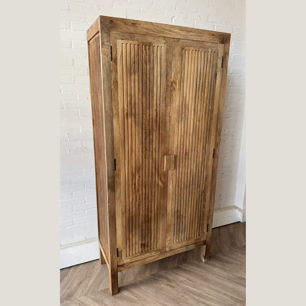 Dichte kast massief mangohout ribbel Dichte kast massief mangohout ribbel