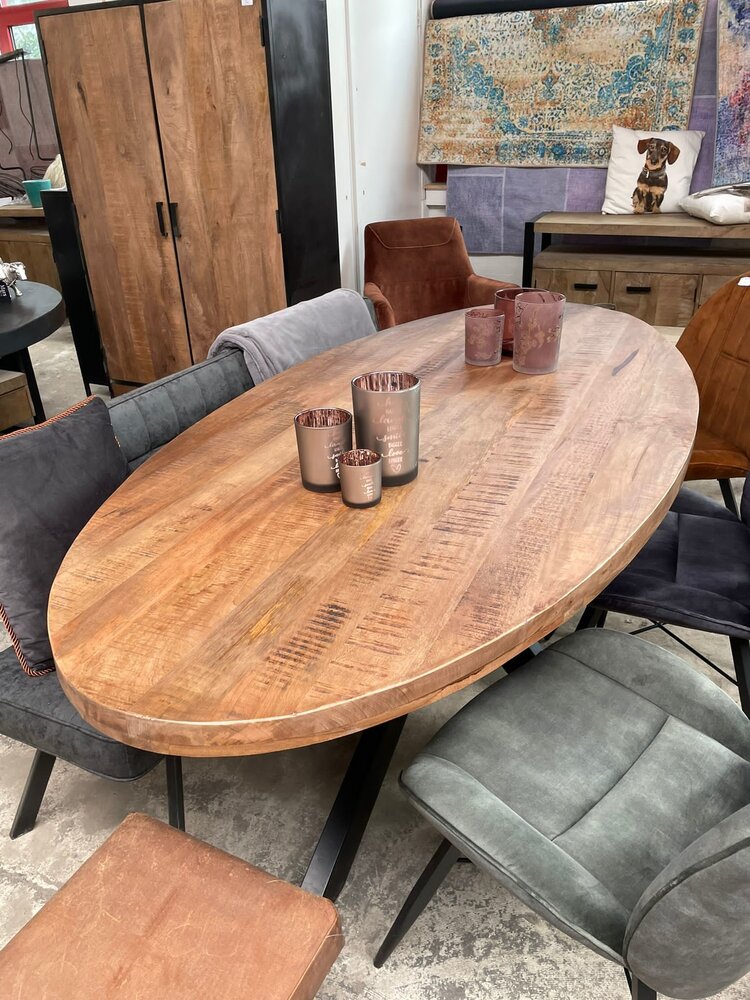 Ovale eettafel moreno 210 x 100 cm (inlcusief bezorgen Amersfoort) Ovale eettafel moreno 210 x 100 cm (inlcusief bezorgen Amersfoort)