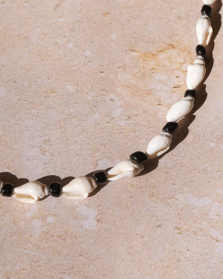 At Aloha Hilo Necklace Black