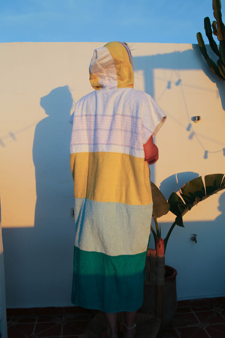 Pray For Waves Friendly Poncho Haïti