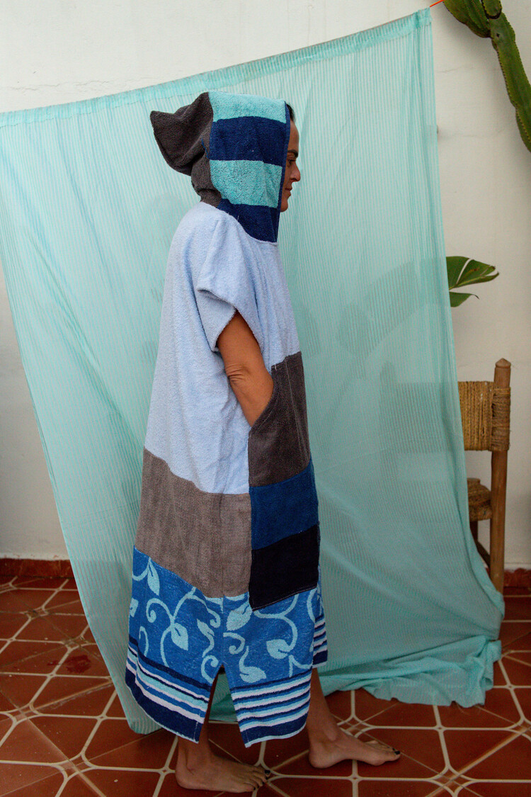 Pray For Waves Friendly Poncho Amouage