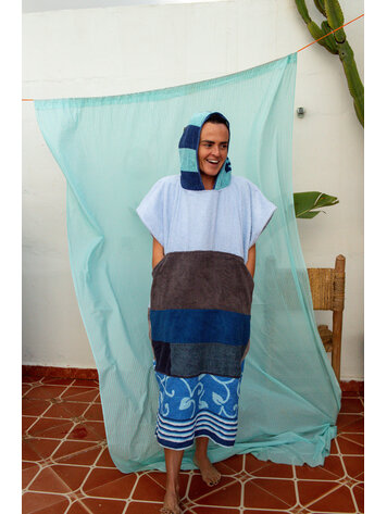 Pray For Waves Friendly Poncho Amouage