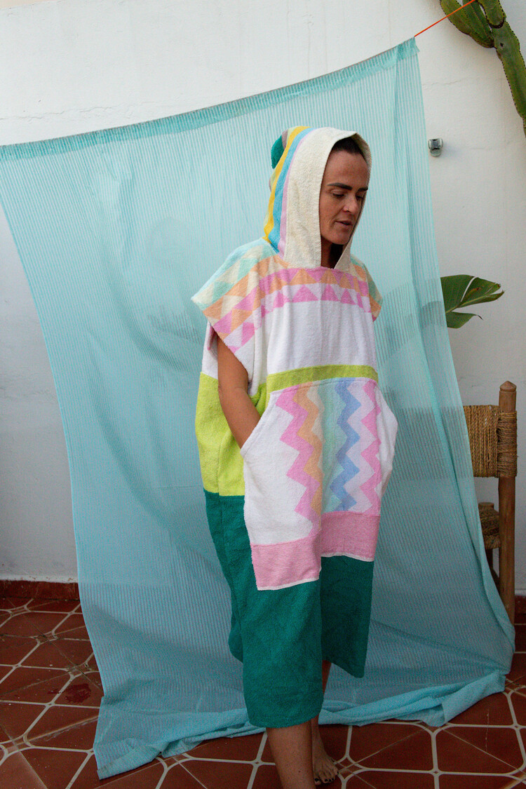 Pray For Waves Friendly Poncho Dos Pinatas