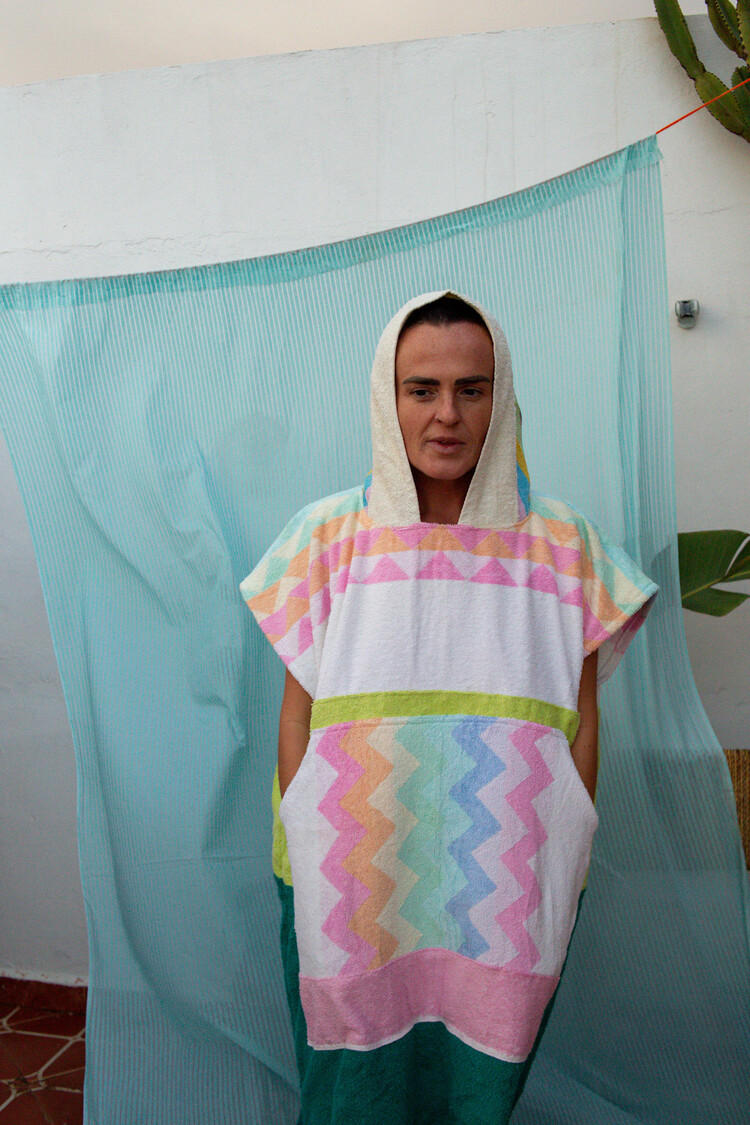 Pray For Waves Friendly Poncho Dos Pinatas