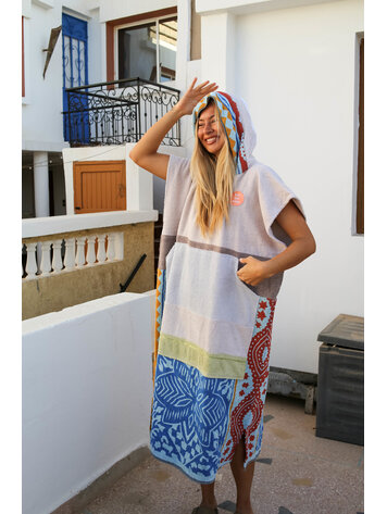 Pray For Waves Friendly Poncho Mundaka