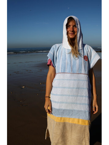 Pray For Waves Friendly Poncho Piña Colada
