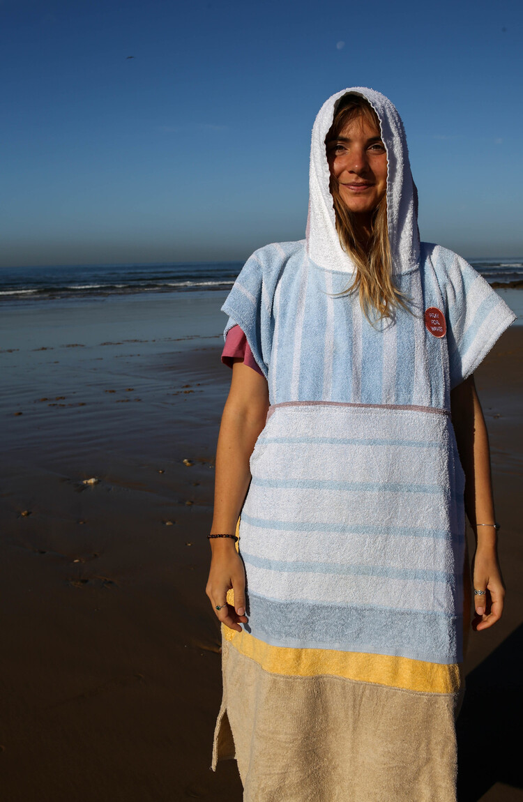 Pray For Waves Friendly Poncho Piña Colada